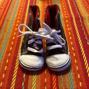 Tickletoes Hi Top sneaker booties